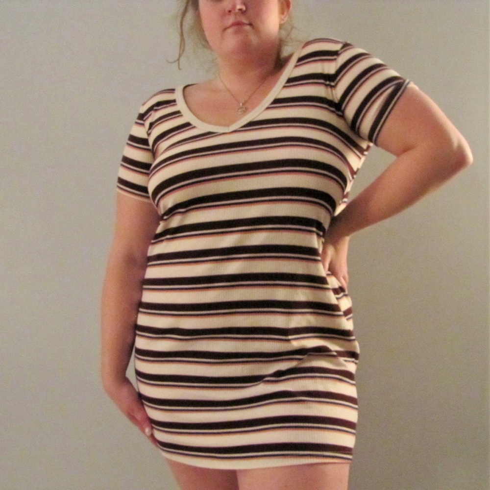 three color straight line dress 🌸